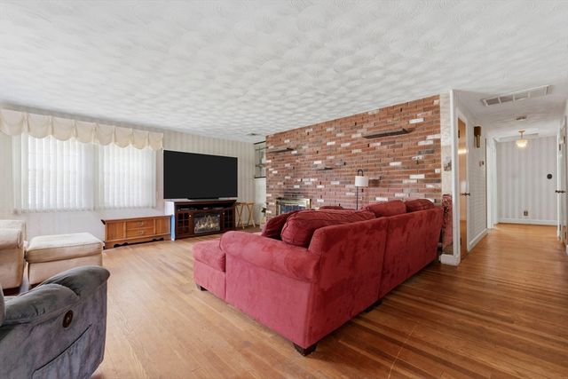 42 B St, Lynn, MA 01905