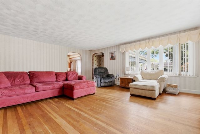 42 B St, Lynn, MA 01905