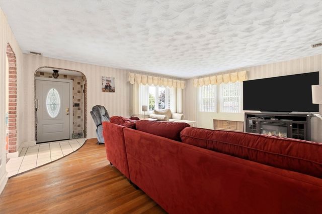 42 B St, Lynn, MA 01905