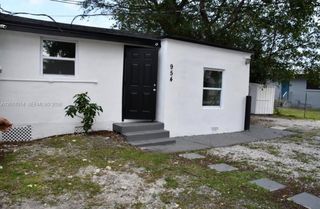 954 NW 75th St b, Miami, FL 33150