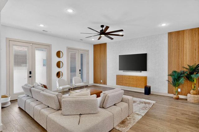 2557 Carmelita Street, Dallas, TX 75212