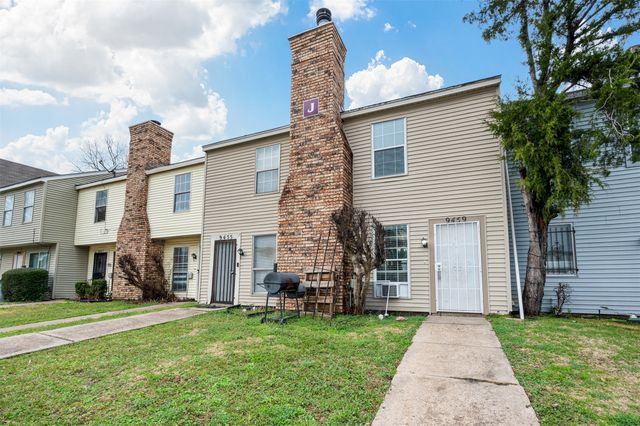 9459 Olde Village Court, Dallas, TX 75227