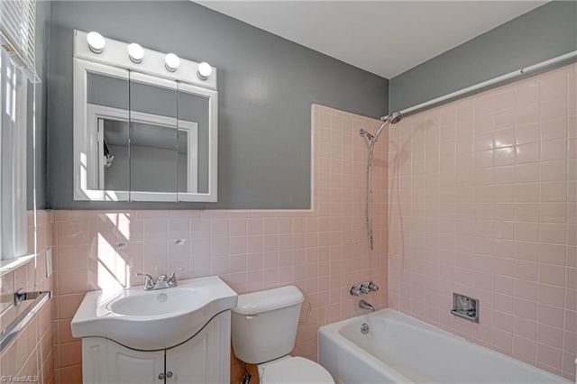 3096 Kinnamon Road, Winston-salem, NC 27104