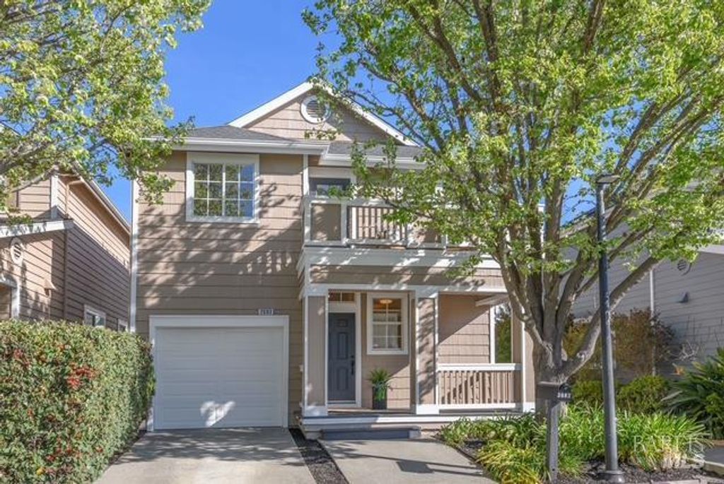 2083 Easton Dr, Petaluma, CA 94952