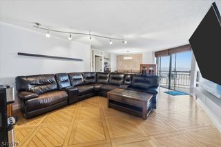 2208 Harmon Cove Tower, Secaucus Town, NJ 07094