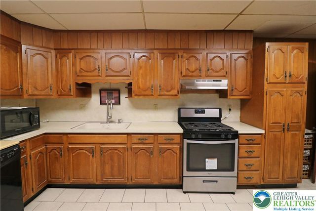 205 Madison Avenue, Nazareth Boro, PA 18064
