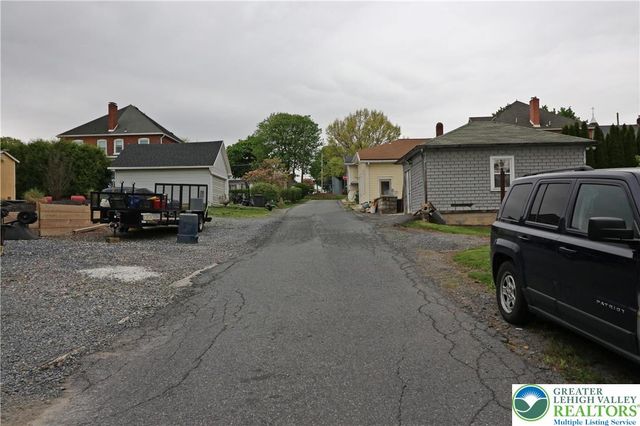 205 Madison Avenue, Nazareth Boro, PA 18064
