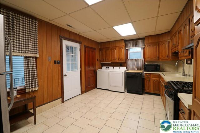 205 Madison Avenue, Nazareth Boro, PA 18064