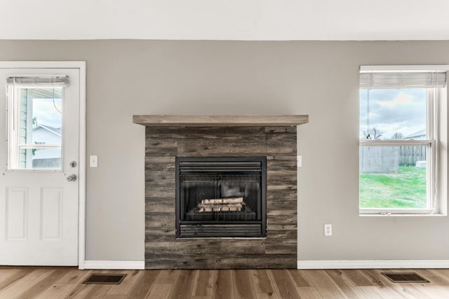 912 Wesley Avenue, Nixa, MO 65714