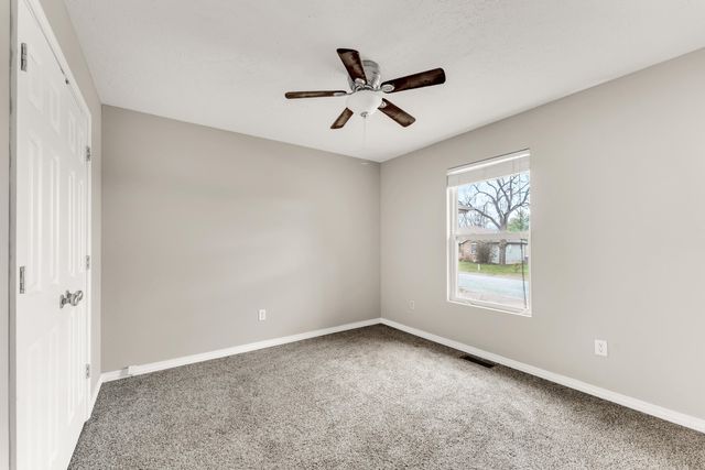 912 Wesley Avenue, Nixa, MO 65714