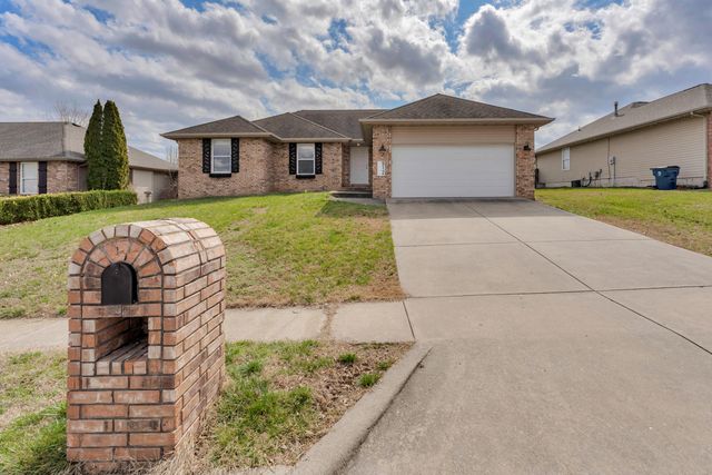 912 Wesley Avenue, Nixa, MO 65714