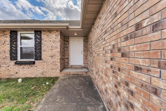 912 Wesley Avenue, Nixa, MO 65714