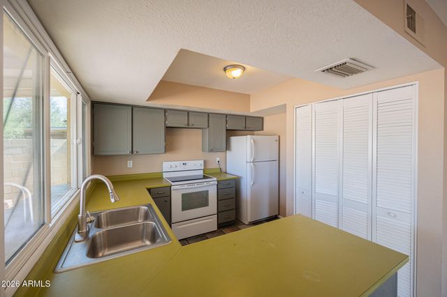 2812 S COTTONWOOD Drive, Tempe, AZ 85282