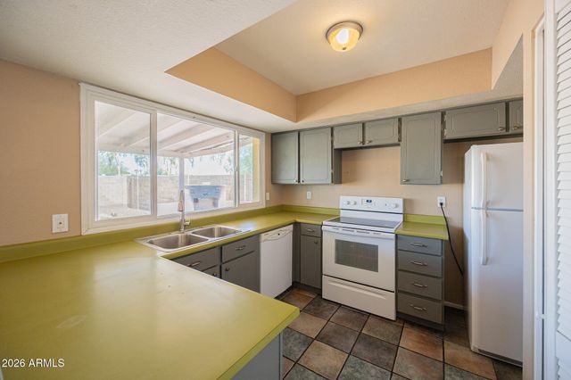 2812 S COTTONWOOD Drive, Tempe, AZ 85282