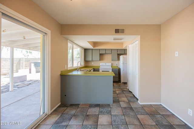 2812 S COTTONWOOD Drive, Tempe, AZ 85282