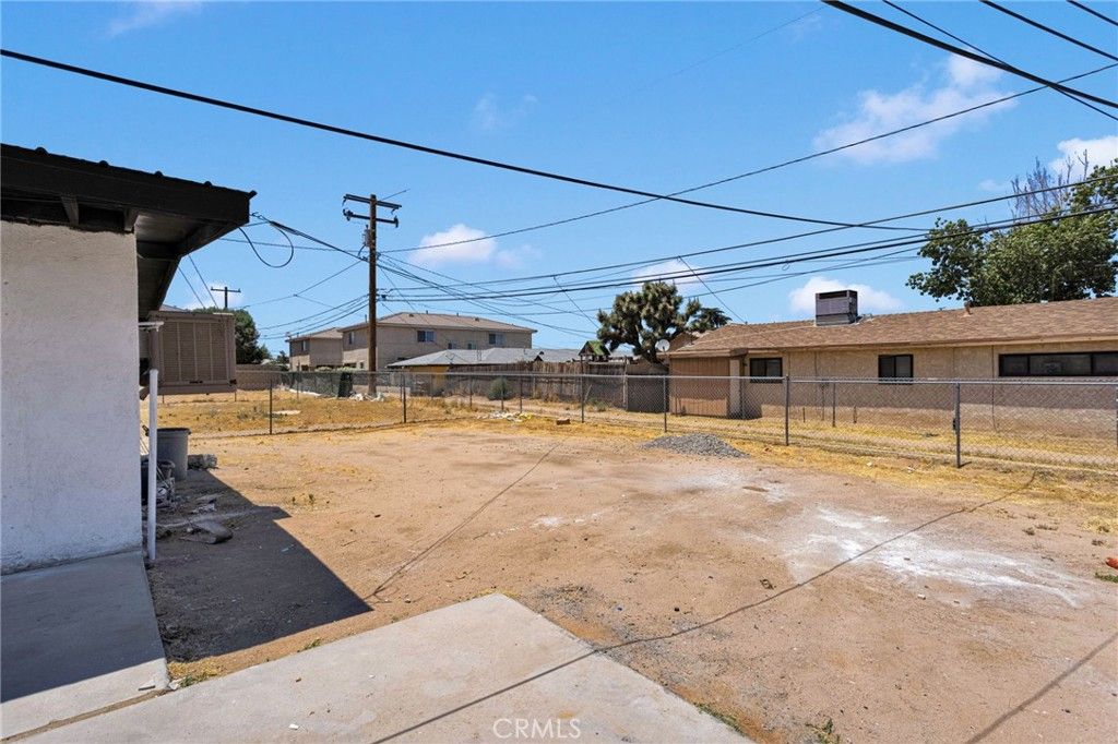 Image 10 of property listing at 16396 Yucca Street, Hesperia, CA 92345