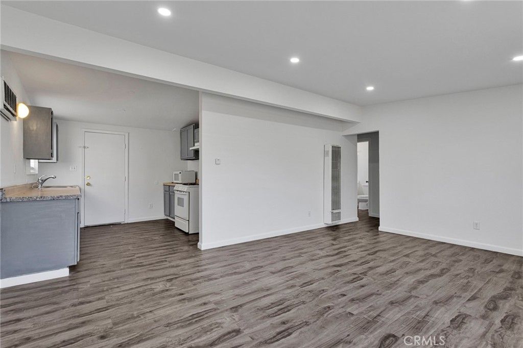 Image 13 of property listing at 16396 Yucca Street, Hesperia, CA 92345