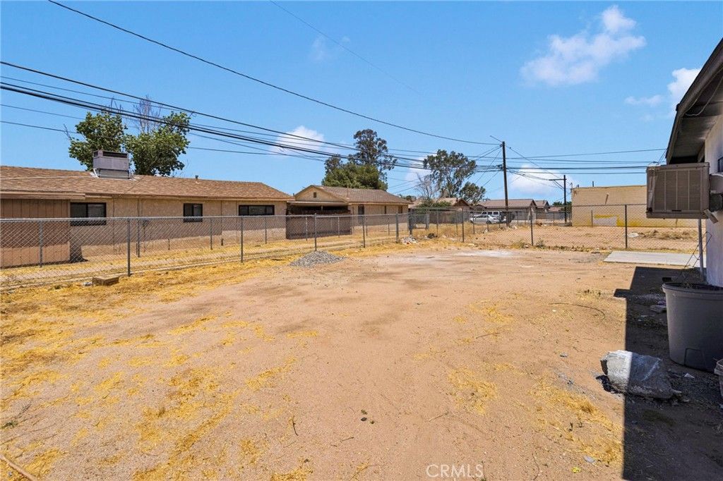 Image 6 of property listing at 16396 Yucca Street, Hesperia, CA 92345