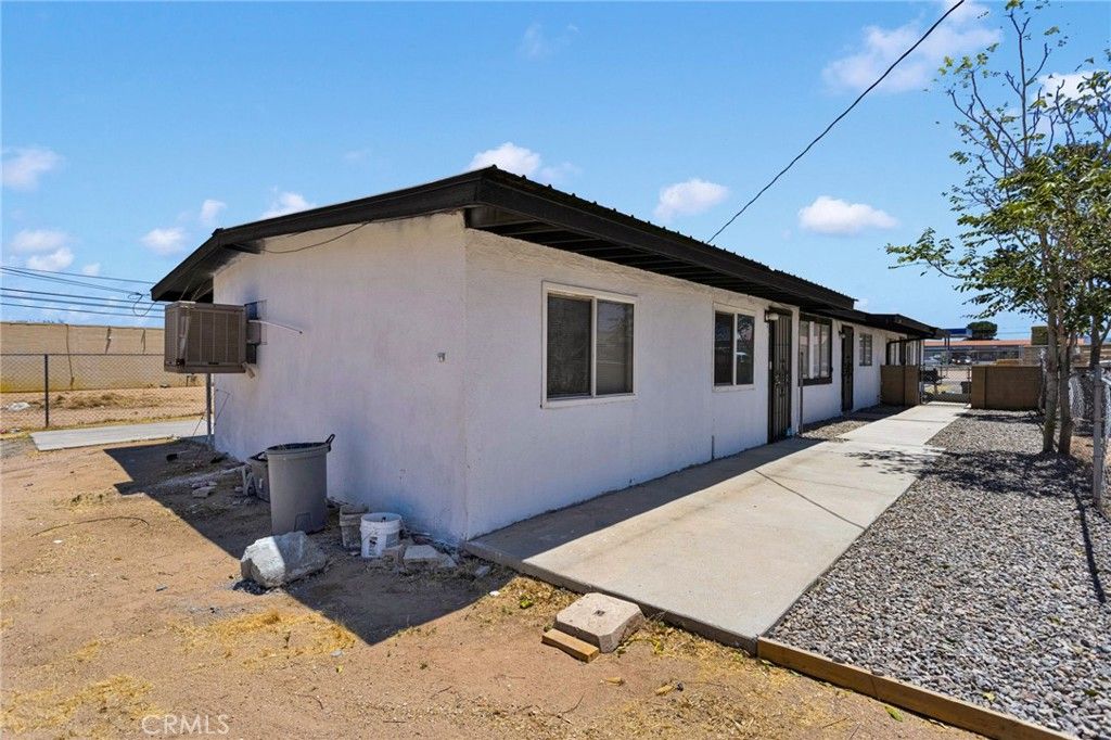 Image 7 of property listing at 16396 Yucca Street, Hesperia, CA 92345