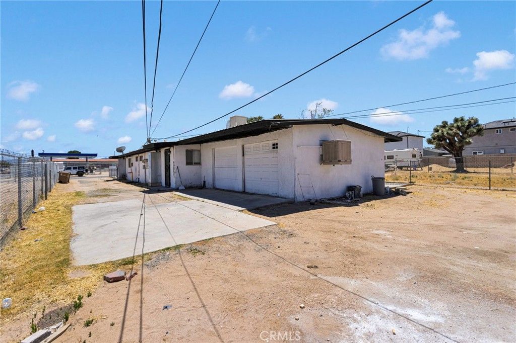 Image 8 of property listing at 16396 Yucca Street, Hesperia, CA 92345