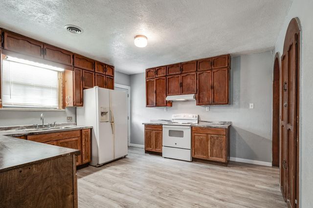 3201 Iowa Street, Baytown, TX 77520
