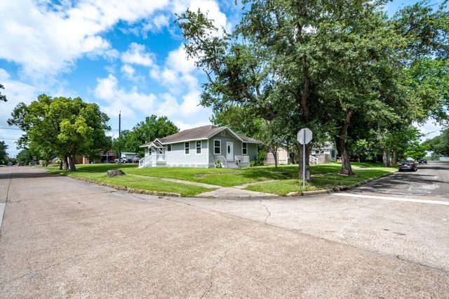 3201 Iowa Street, Baytown, TX 77520