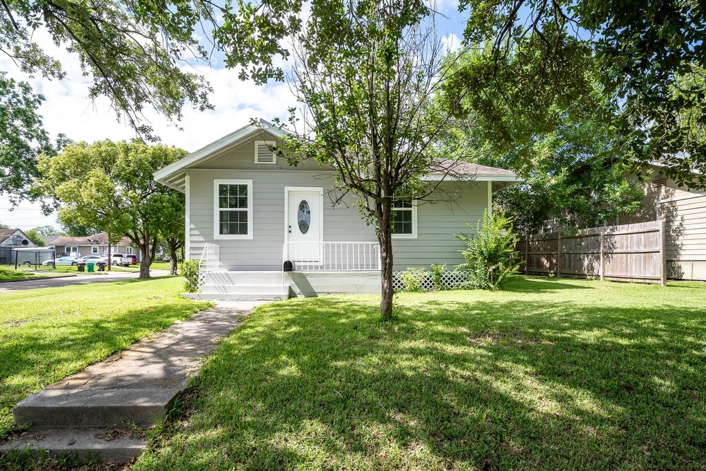 3201 Iowa Street, Baytown, TX 77520