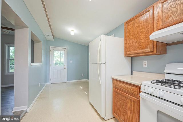 8 S 2ND ST, National Park, NJ 08063