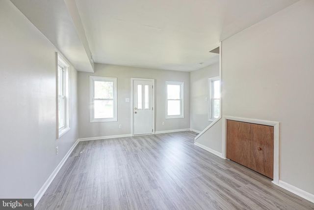 8 S 2ND ST, National Park, NJ 08063