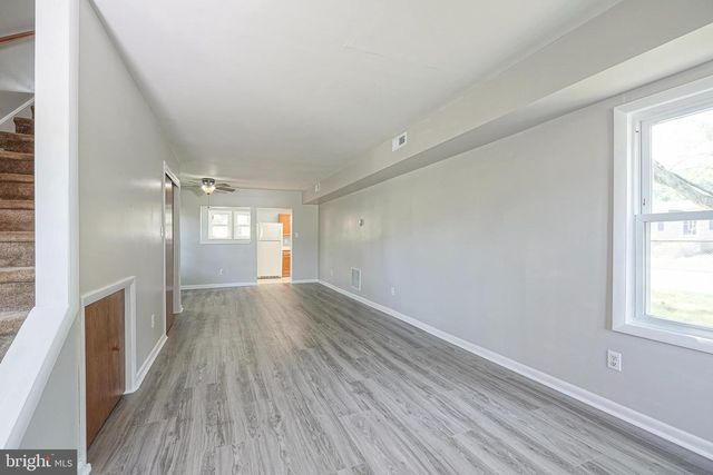 8 S 2ND ST, National Park, NJ 08063