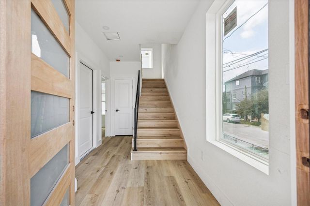 1034 W 17th Street A, Houston, TX 77008