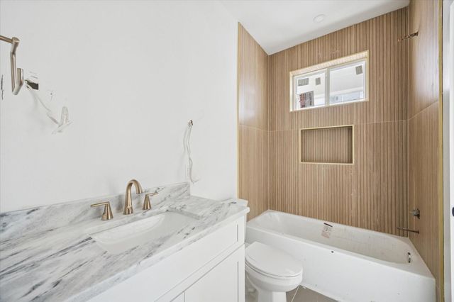 1034 W 17th Street A, Houston, TX 77008