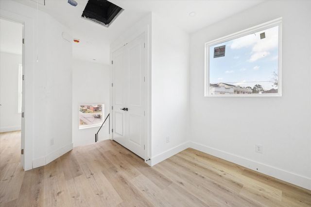 1034 W 17th Street A, Houston, TX 77008