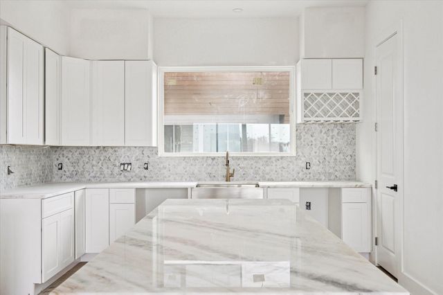 1034 W 17th Street A, Houston, TX 77008