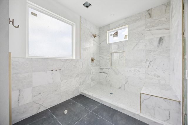 1034 W 17th Street A, Houston, TX 77008