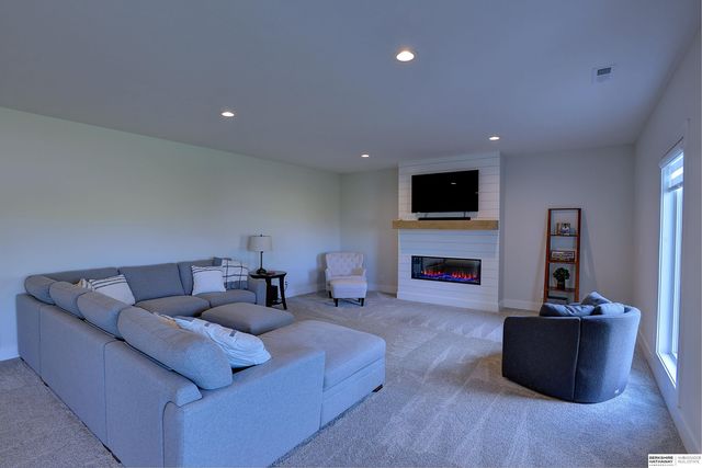 10114 Laramie Street, Papillion, NE 68046