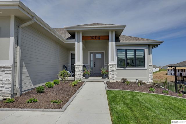 10114 Laramie Street, Papillion, NE 68046