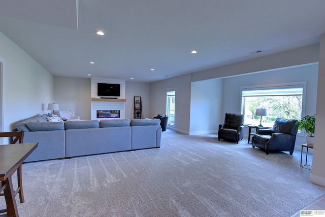 10114 Laramie Street, Papillion, NE 68046