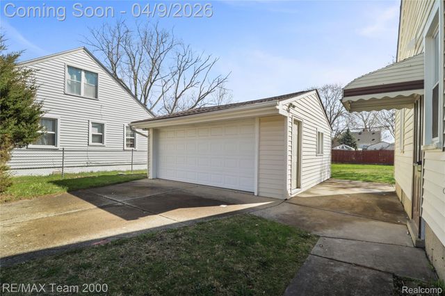 7014 Kinmore Street, Dearborn Heights, MI 48127