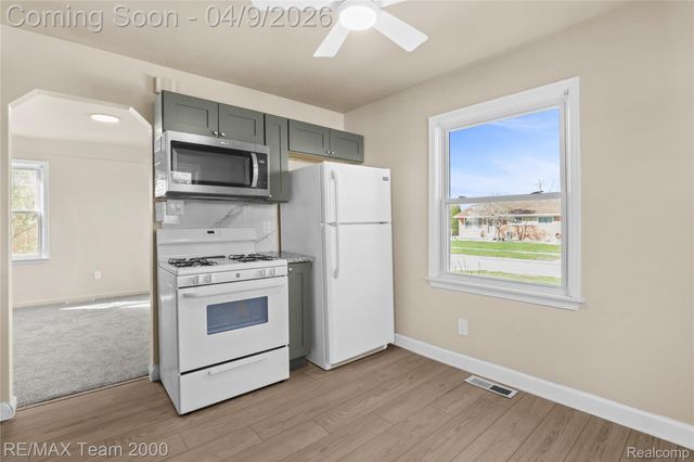 7014 Kinmore Street, Dearborn Heights, MI 48127