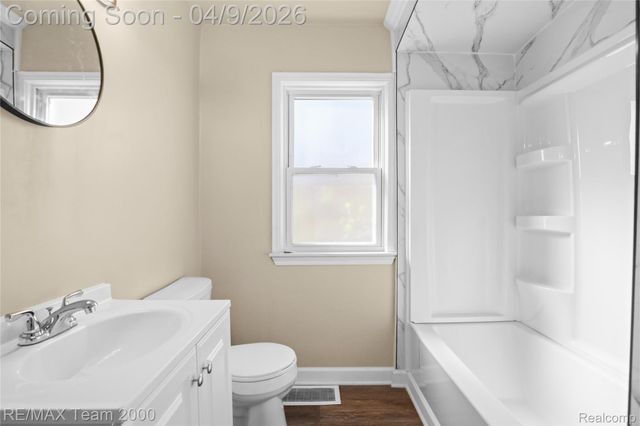 7014 Kinmore Street, Dearborn Heights, MI 48127