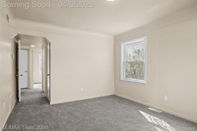 7014 Kinmore Street, Dearborn Heights, MI 48127