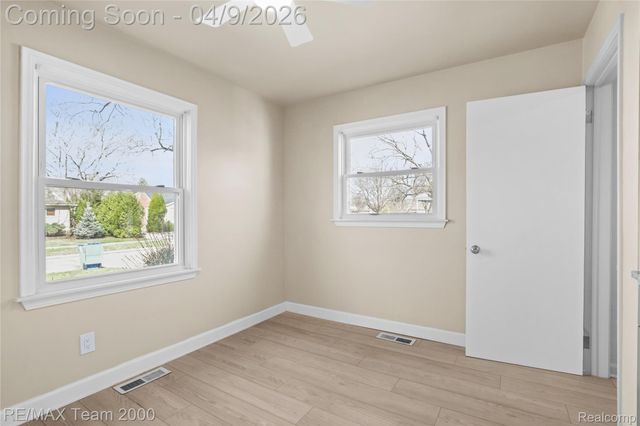 7014 Kinmore Street, Dearborn Heights, MI 48127