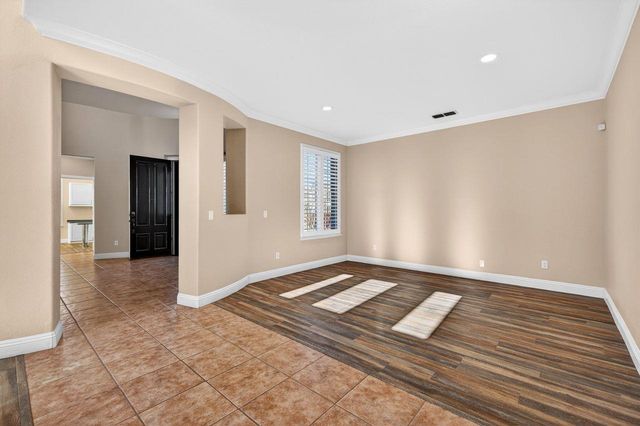 6832 Salvaterra Cir, Elk Grove, CA 95757