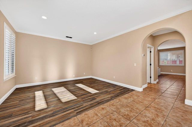 6832 Salvaterra Cir, Elk Grove, CA 95757