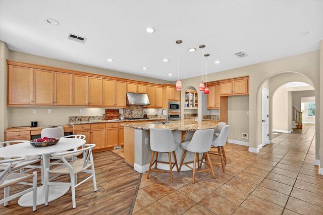 6832 Salvaterra Cir, Elk Grove, CA 95757