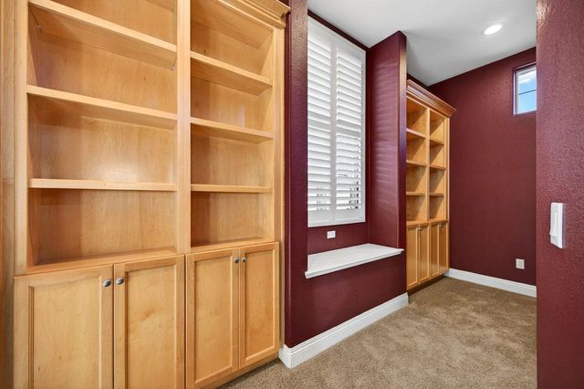 6832 Salvaterra Cir, Elk Grove, CA 95757