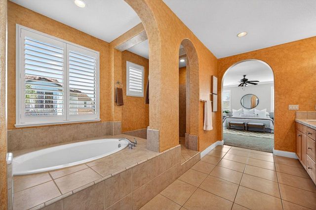 6832 Salvaterra Cir, Elk Grove, CA 95757