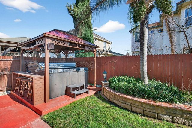 6832 Salvaterra Cir, Elk Grove, CA 95757