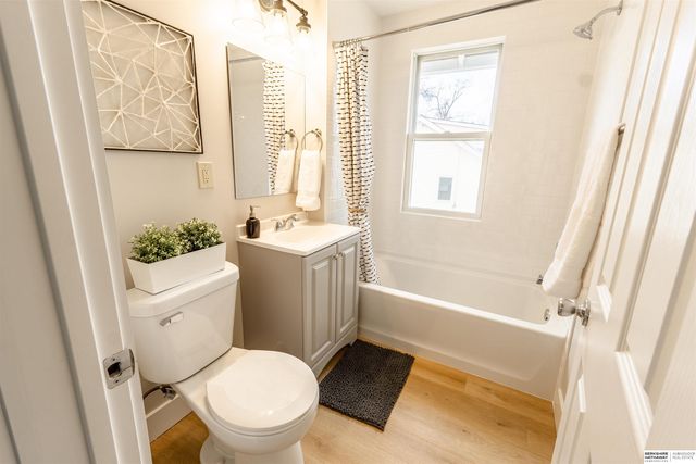 2532 Hartman Avenue, Omaha, NE 68111